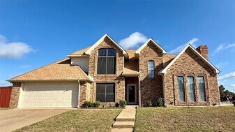 2037 Village Green in Richardson, TX - Building Photo