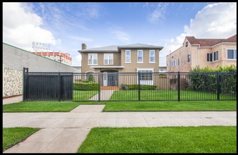 1312 S Victoria Ave, Unit 1312 in Los Angeles, CA - Building Photo - Building Photo