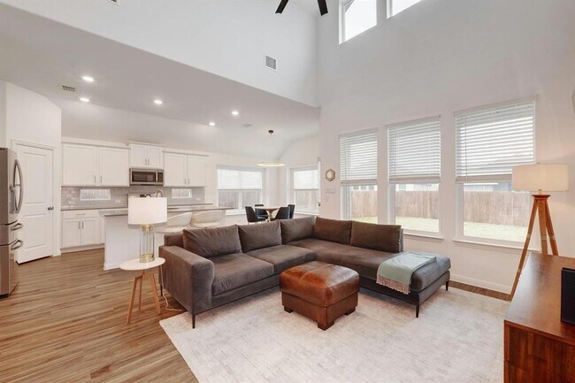 404 Mante Ct in Austin, TX - Building Photo - Building Photo