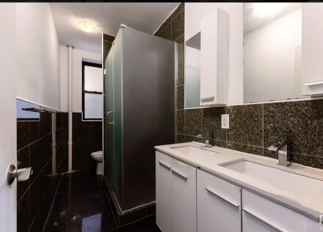 W. 124th St, St Nicholas Ave