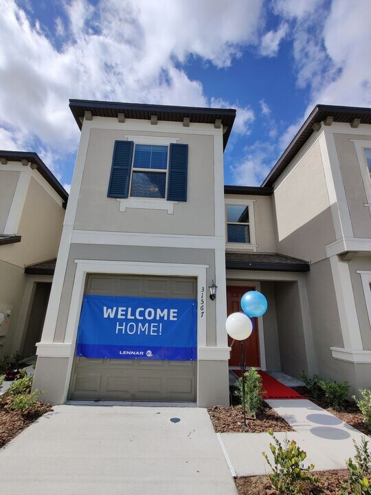31567 Blue Passing Loop in Wesley Chapel, FL - Building Photo