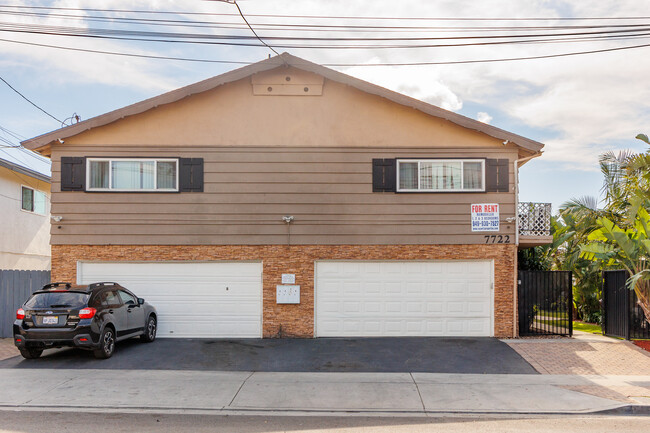 7722 Cypress Dr in Huntington Beach, CA - Foto de edificio - Building Photo