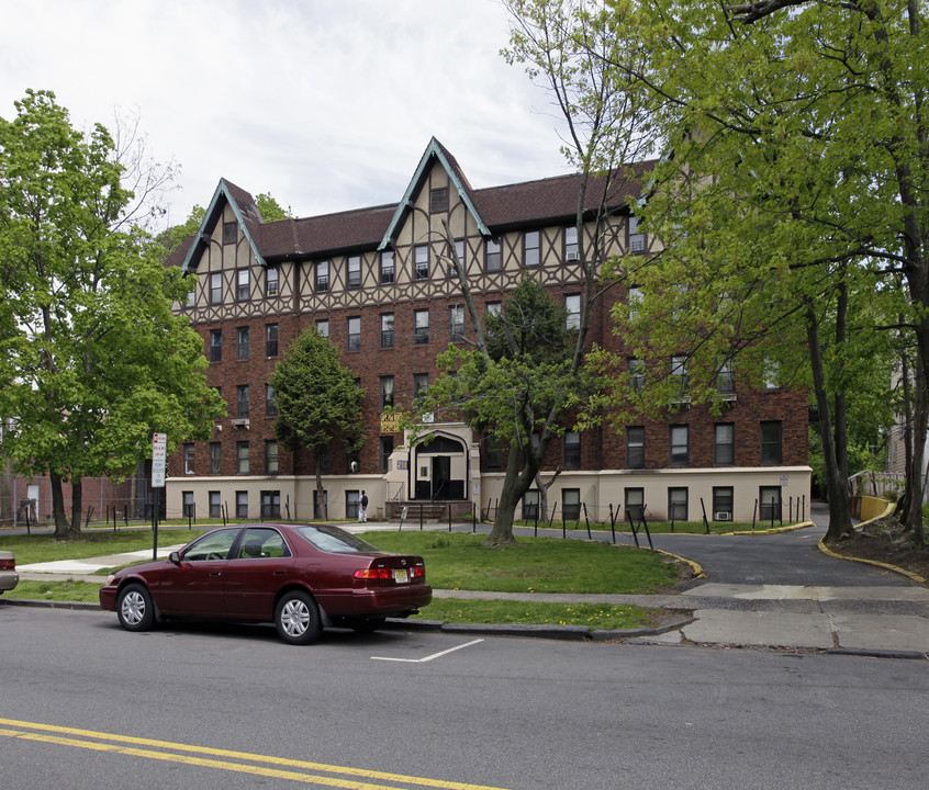 214 Glenwood Ave in East Orange, NJ - Foto de edificio