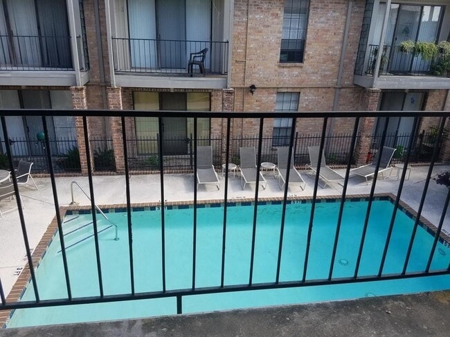 2425 Underwood St in Houston, TX - Foto de edificio - Building Photo