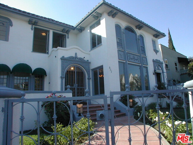 855 S Sycamore Ave in Los Angeles, CA - Building Photo - Building Photo