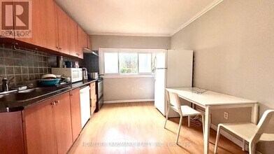 166 Maplehurst Ave in Toronto, ON - Building Photo - Building Photo