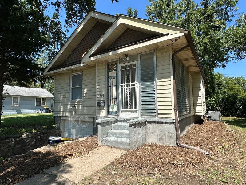 3708 E 72nd St in Kansas City, MO - Building Photo