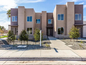 1742 E Cheery Lynn Rd in Phoenix, AZ - Foto de edificio - Building Photo