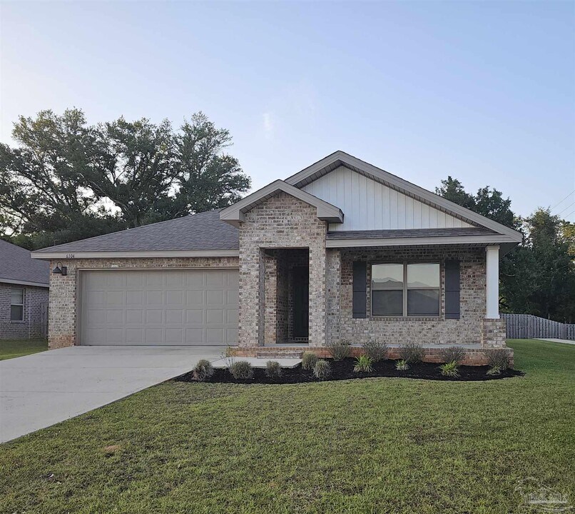 6304 Burrow Ln in Bellview, FL - Building Photo