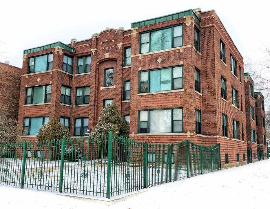 7700 S Saginaw Ave in Chicago, IL - Building Photo