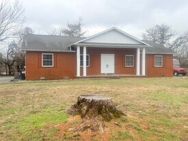 11622 S Williamsburg Dr in Farragut, TN - Building Photo