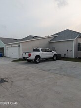 8657 Tropics Ave in Panama City Beach, FL - Foto de edificio - Building Photo