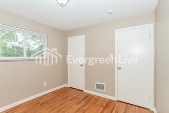 154 Riddle Rd in Cincinnati, OH - Foto de edificio - Building Photo