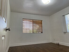 1608 Carmona Ave in Los Angeles, CA - Building Photo - Building Photo
