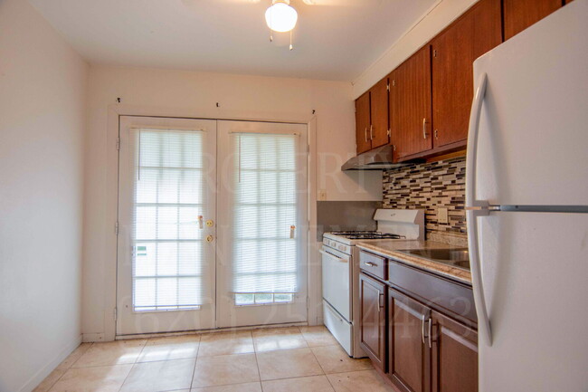 property at 403 W 9th St