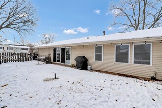 817 Stamford Ct in Schaumburg, IL - Building Photo - Building Photo