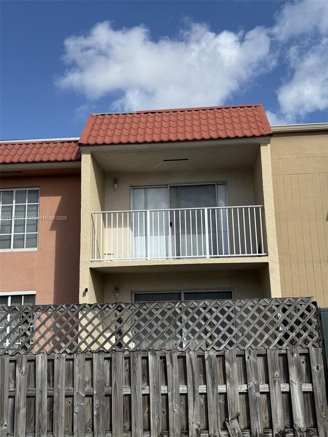 property at 5241 Geneva Ct
