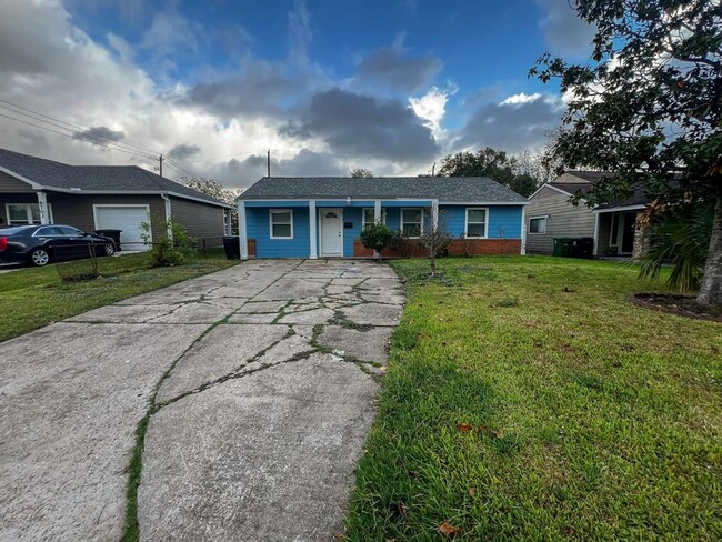 8707 Flossie Mae St in Houston, TX - Building Photo - Building Photo