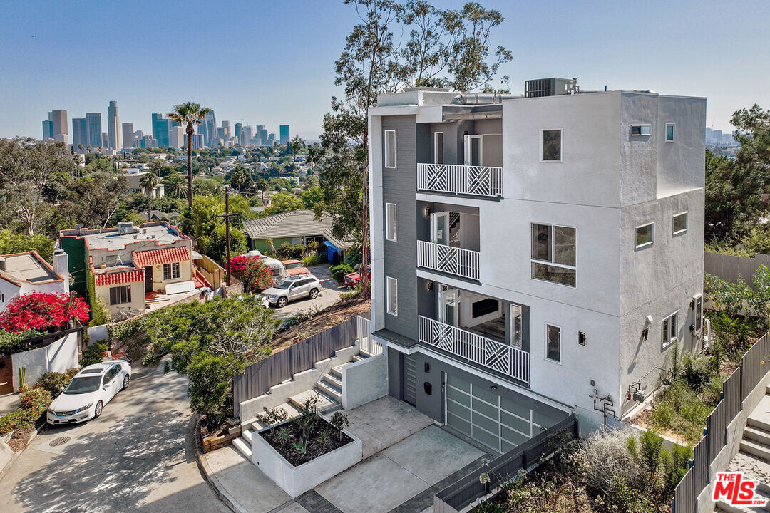 1655 Sargent Ct in Los Angeles, CA - Building Photo