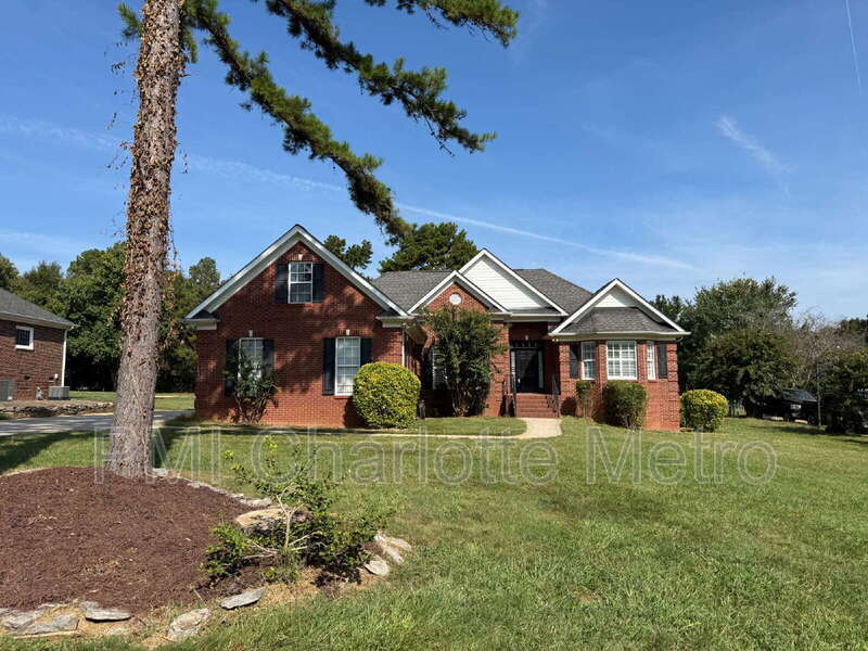 5916 Meadowmere Dr in Monroe, NC - Building Photo