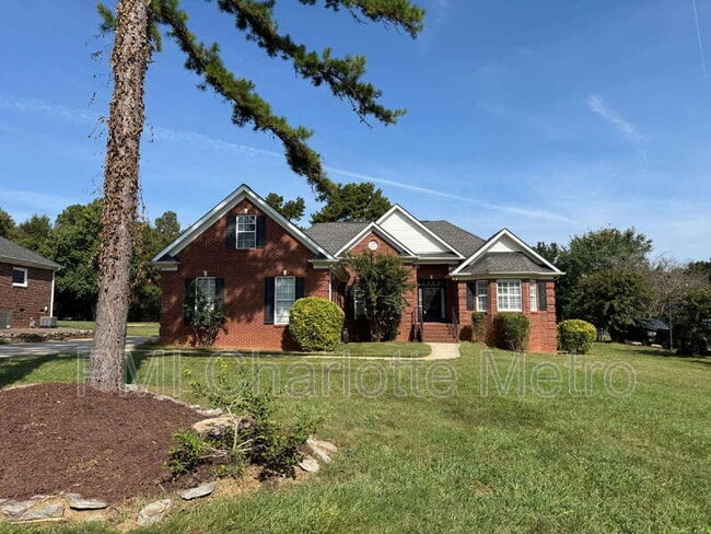property at 5916 Meadowmere Dr