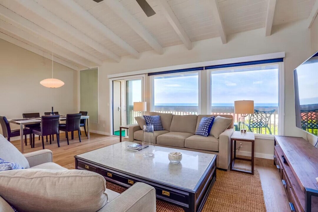 437 Hwy 101 in Solana Beach, CA - Building Photo