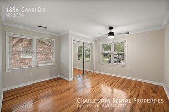 1886 Capri Dr in Charleston, SC - Building Photo - Building Photo