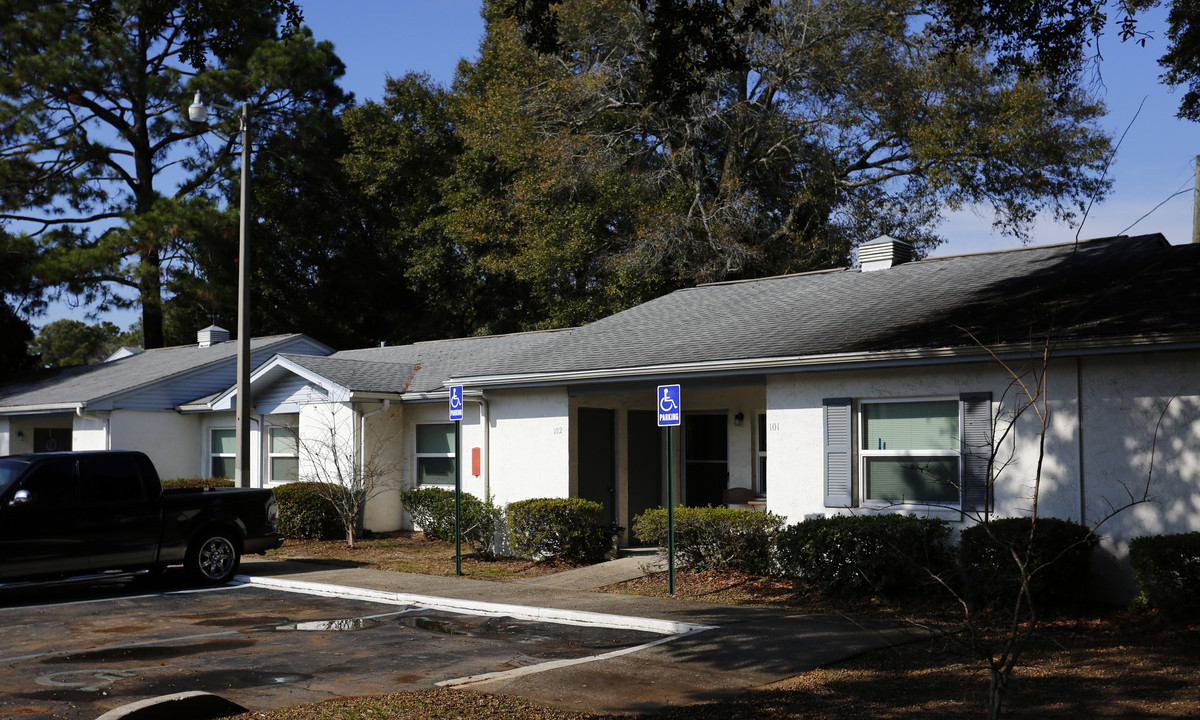 Fairfield Village in Pensacola, FL - Foto de edificio