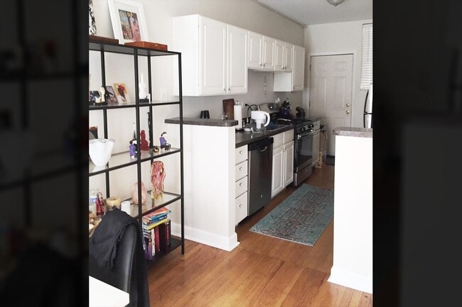 717 W Roscoe St, Unit 2 in Chicago, IL - Foto de edificio - Building Photo