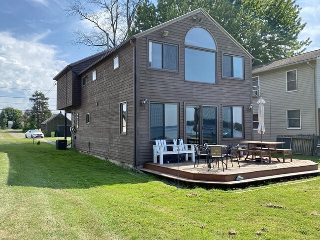 property at 665 Shackelton Point Rd