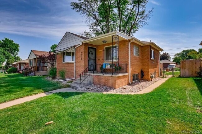 property at 3310 Bellaire St