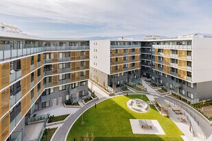Midtown in Kelowna, BC - Building Photo