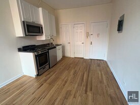 WEST 72 STREET in New York, NY - Building Photo