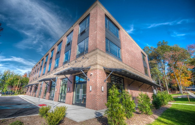 Woodcliff Lake Commons Apartments in Woodcliff Lake, NJ - Building Photo - Building Photo