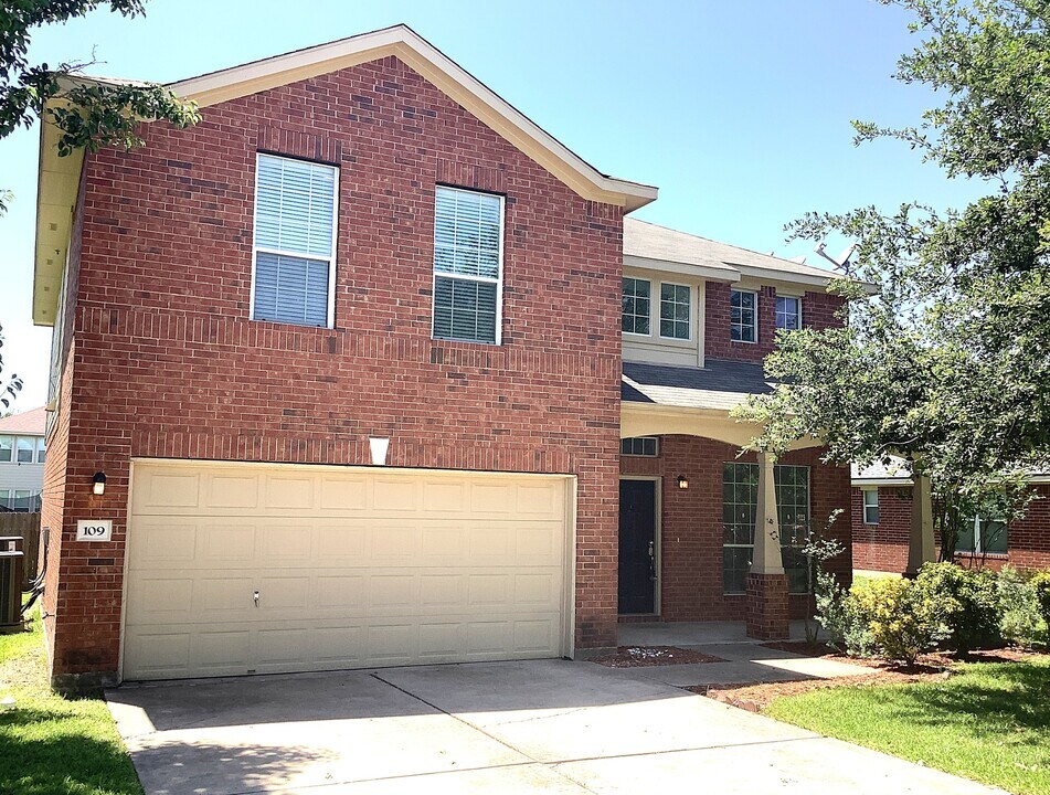 109 Castle Dr in Hutto, TX - Building Photo