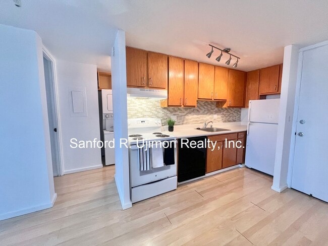 1099 Ala Napunani St in Honolulu, HI - Building Photo - Building Photo