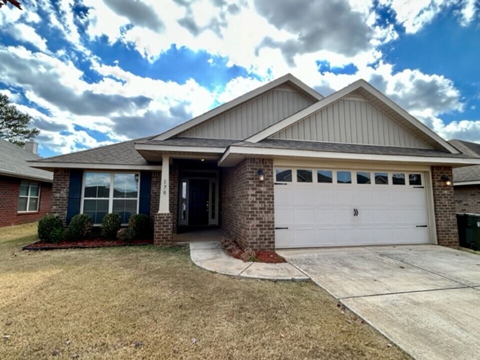 170 Harold Murphy Dr in Madison, AL - Building Photo