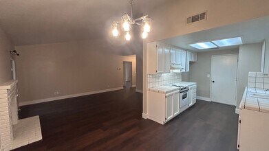 3545 Thomas More Way in Modesto, CA - Building Photo - Building Photo