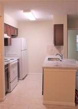 10404 NW 8th St, Unit 102 in Pembroke Pines, FL - Building Photo - Building Photo