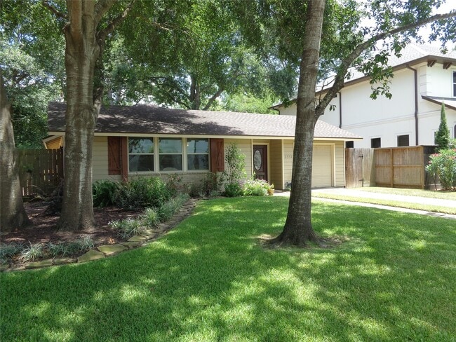 1551 Hewitt Dr in Houston, TX - Building Photo - Building Photo