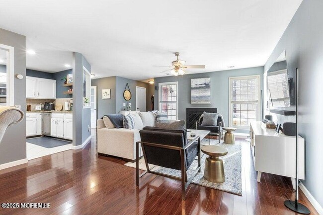 334 Mayfair Pl in Morganville, NJ - Building Photo - Building Photo