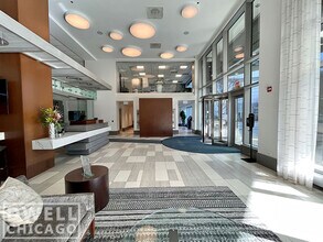 216 N Canal St, Unit 2 in Chicago, IL - Building Photo - Building Photo