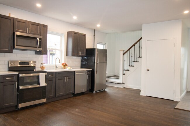 58 Colman St-Unit -2 in New London, CT - Building Photo - Building Photo