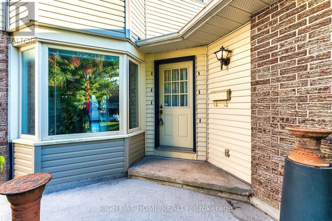 17 Gowrie Dr in Ottawa, ON - Building Photo - Building Photo