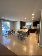 2877 Rio Seco Dr in Pittsburg, CA - Foto de edificio - Building Photo