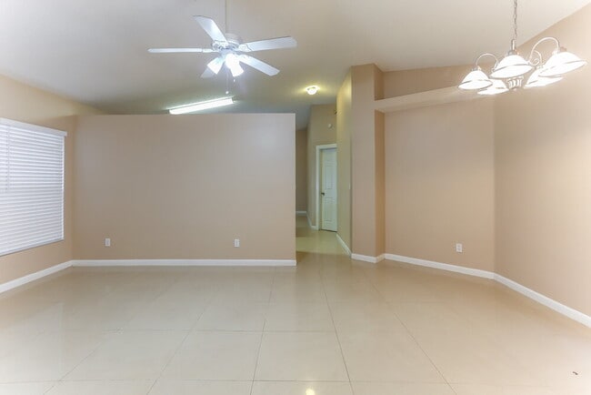 18921 NW 22nd St in Pembroke Pines, FL - Building Photo - Building Photo