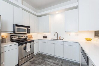 319 Fayetteville St, Unit 312 in Raleigh, NC - Building Photo - Building Photo