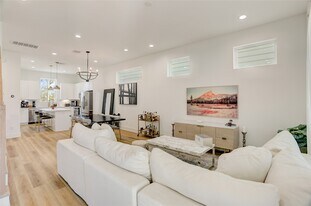 2013 Cochran St in Houston, TX - Building Photo