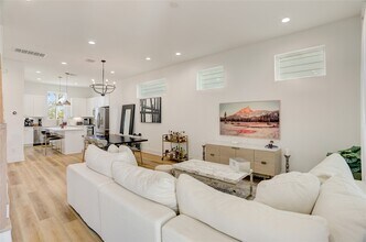 2013 Cochran St in Houston, TX - Building Photo - Building Photo