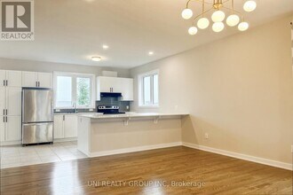 324 Canadensis Ln in Ottawa, ON - Building Photo - Building Photo